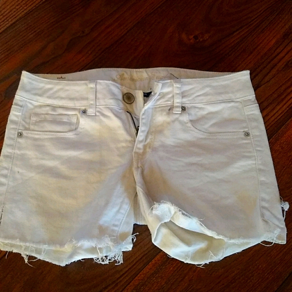 American eagle size 4 white shorts